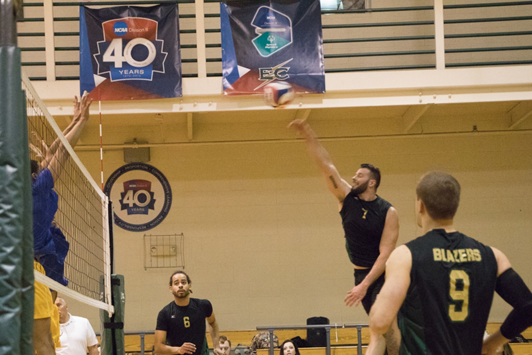 Men's Volleyball Downs Bard In Straight Sets