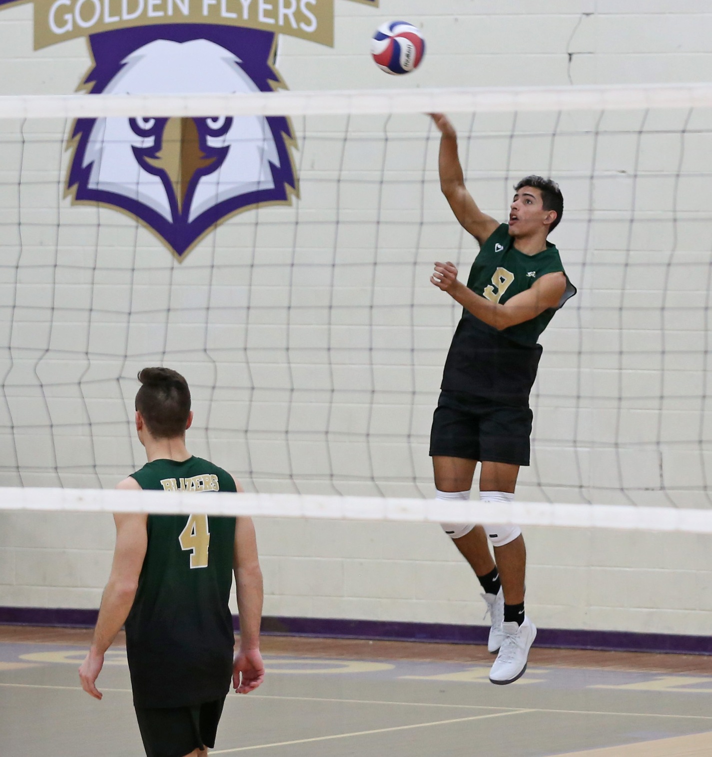 Men’s Volleyball Defeats Acradia in Straight Sets