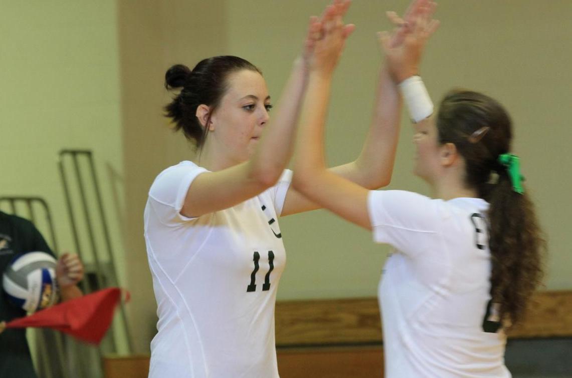 Women's Volleyball Sweeps Pine Manor