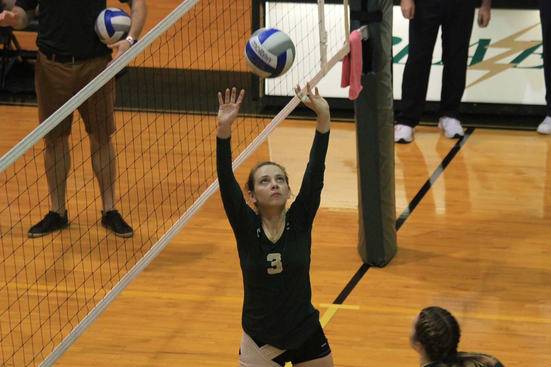 Women’s Volleyball Dominates On The Road At Albertus Magnus