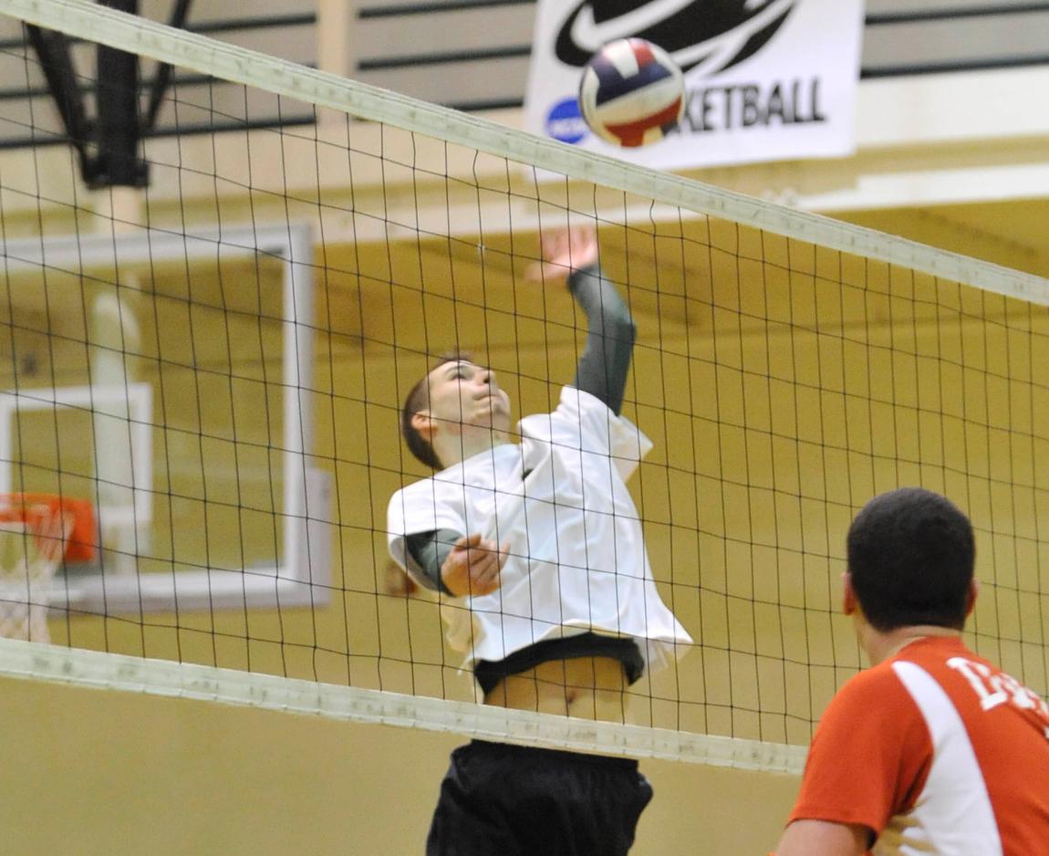 Men’s Volleyball Sweeps Past Lesley University, 3-0
