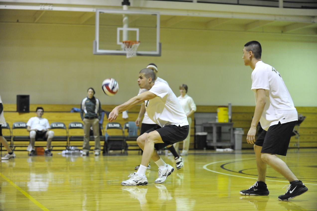 Men’s Volleyball Splits Day One Action at MIT Invitational
