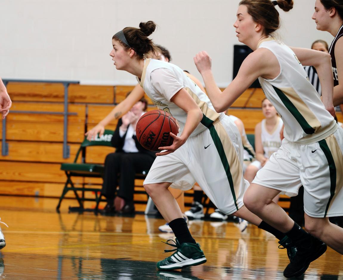 Women’s Basketball Falls to Smith College, 76-51