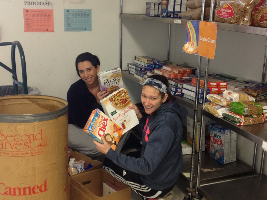Women’s Basketball Helps Create Shopping Experience for Senior Citizens at  Western Mass. Food Bank