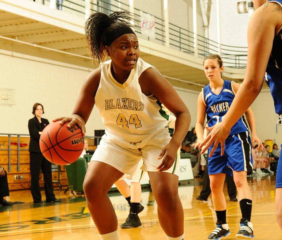 Parks Nets 28, Women’s Basketball Falls to Regis College, 66-58