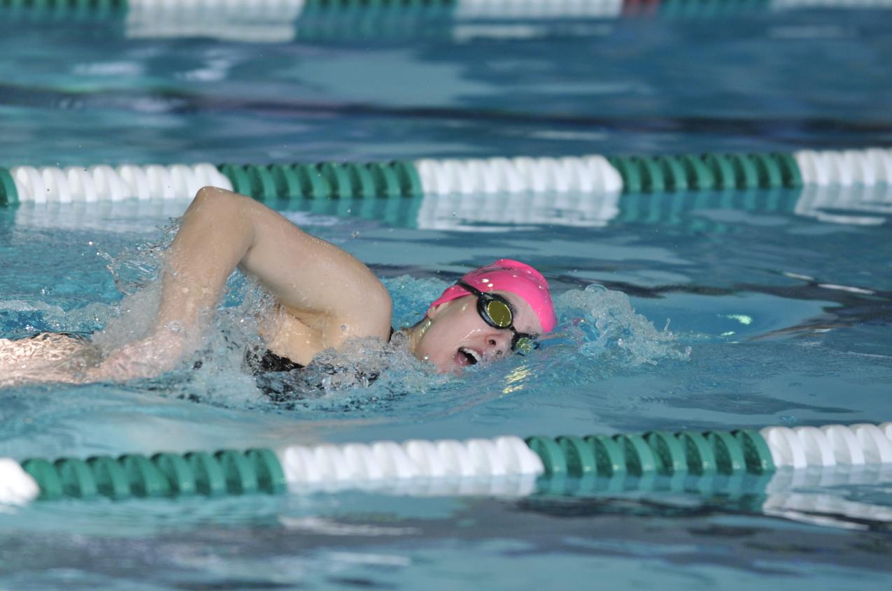 Men’s and Women’s Swimming Split Against UMass-Dartmouth