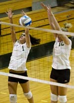Women’s Volleyball Splits Tri-Match At Southern Vermont