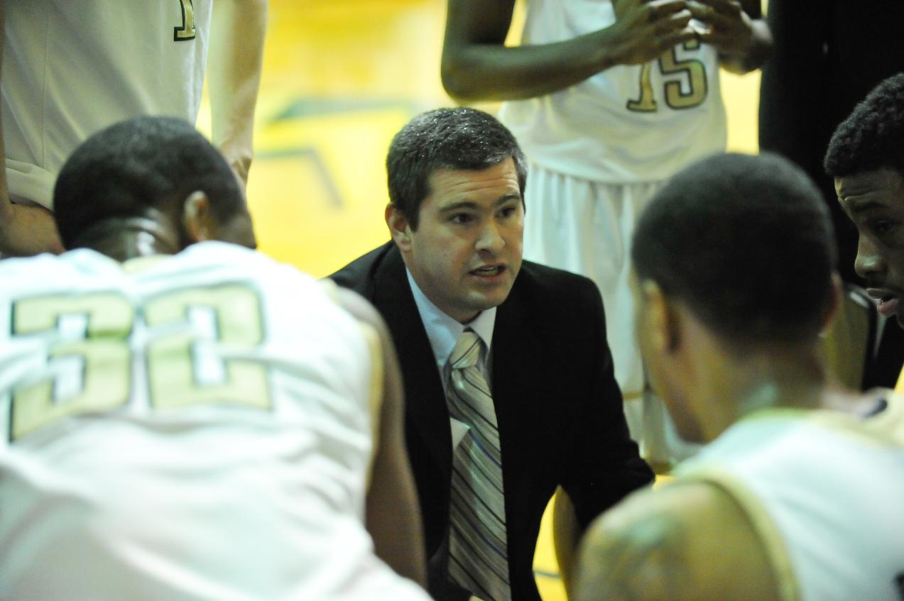 Men’s Basketball to Host April Clinic