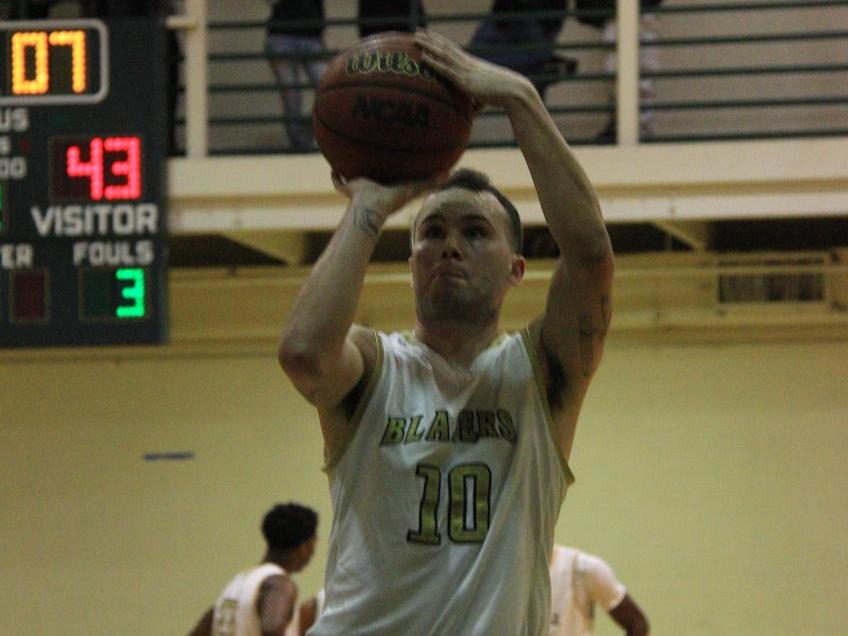 Men's Basketball Edged By Springfield College