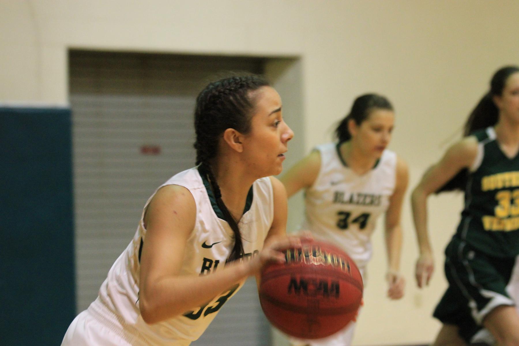 Women's Basketball Rises Past Southern Vermont