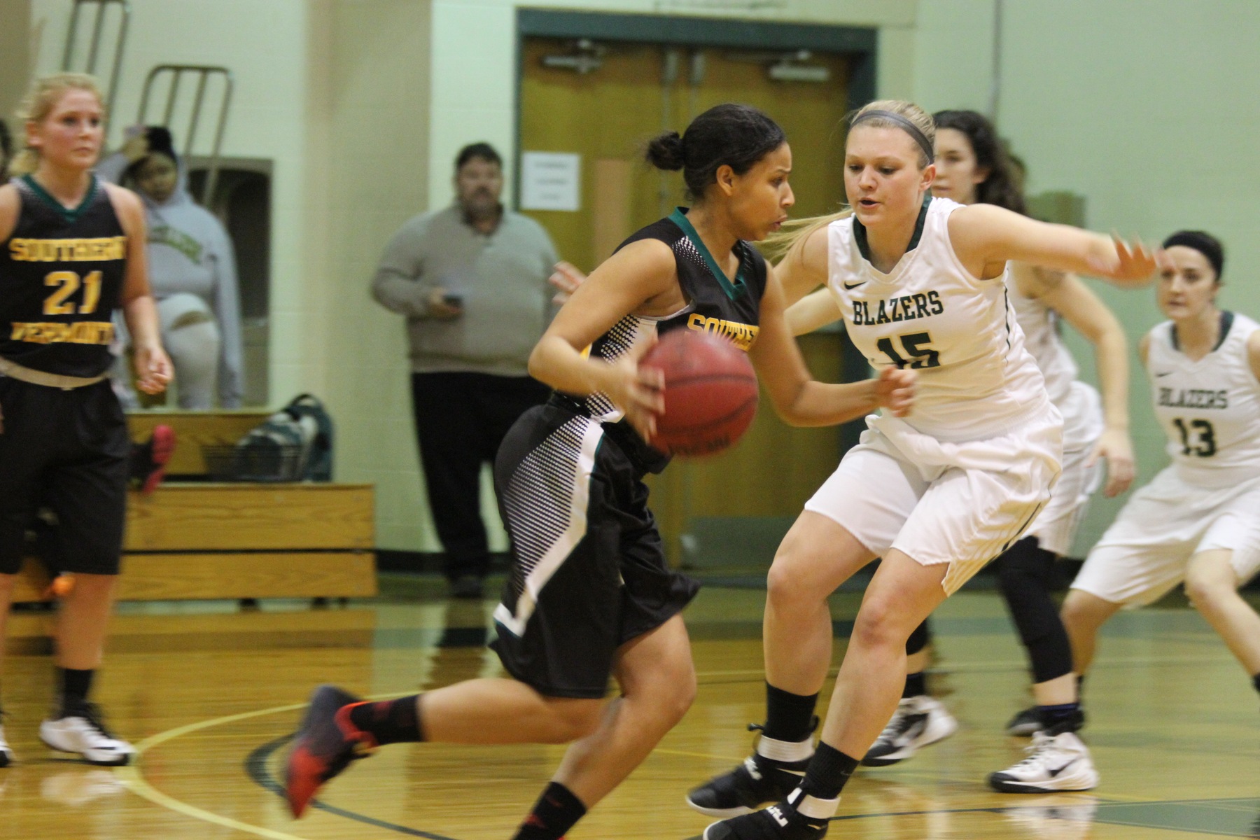 Women's Basketball Cruises To Road Win At Southern Vermont