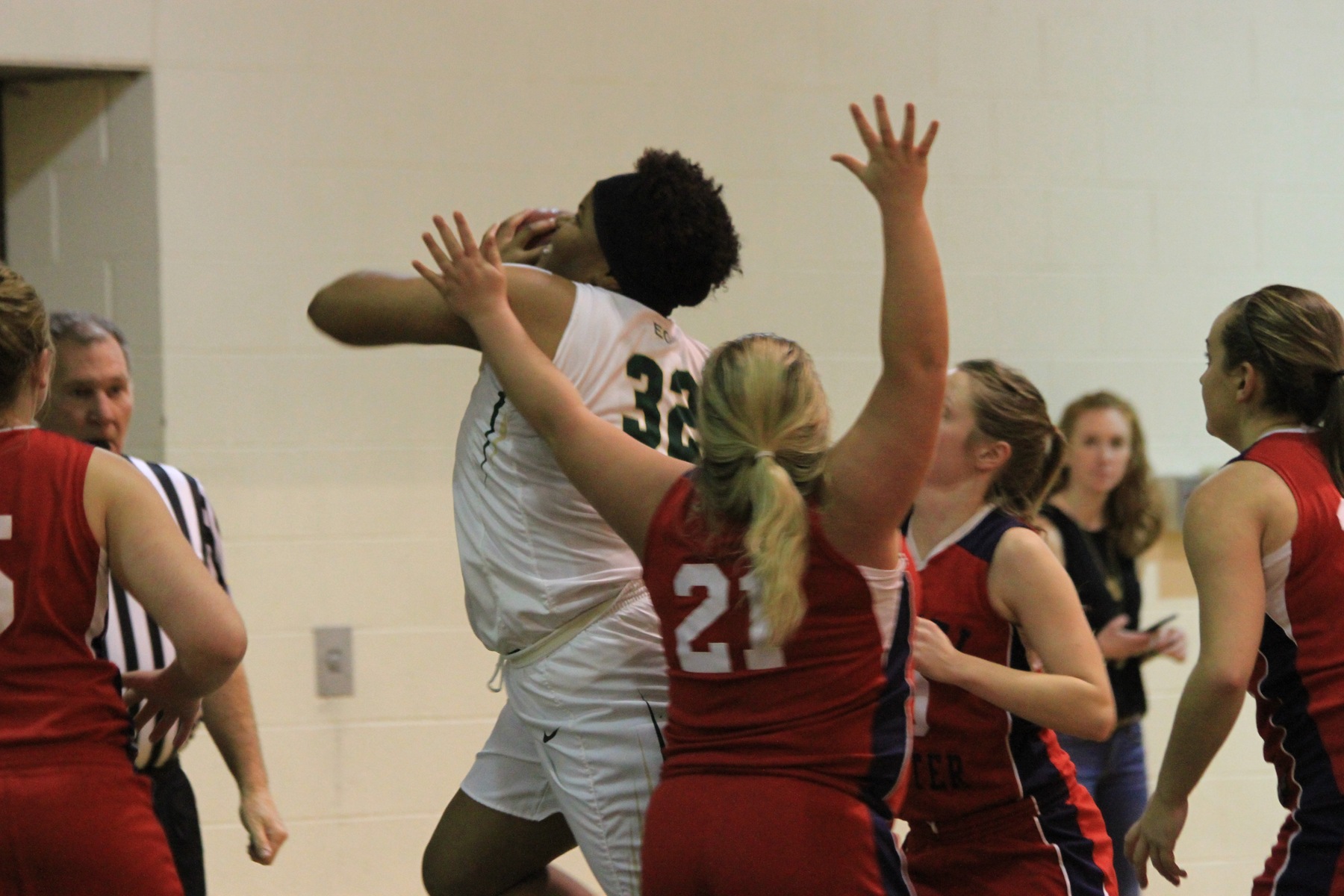 Fitchburg State Edges Women's Basketball