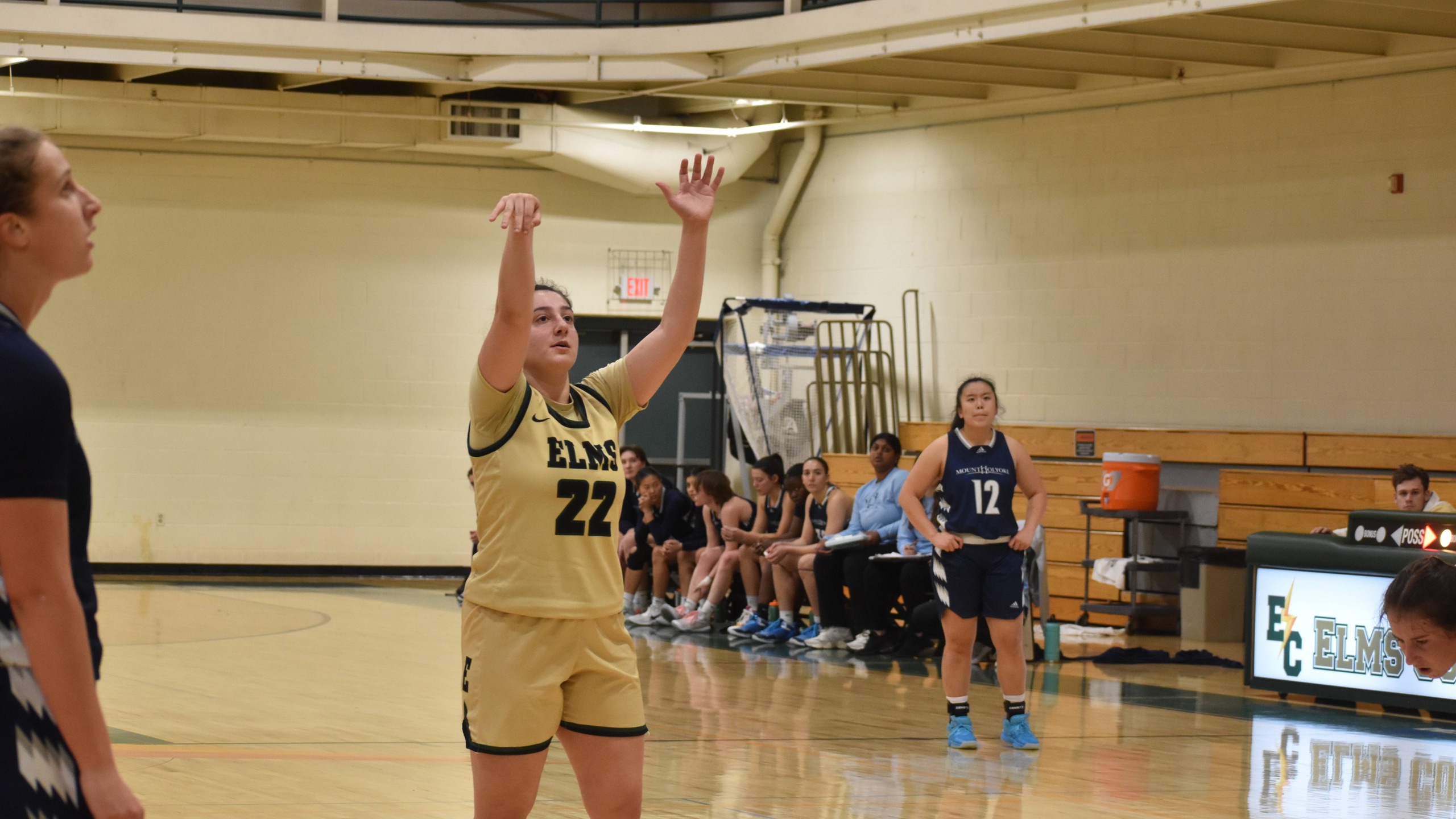 Women's Basketball Defeat Mariners on the Road