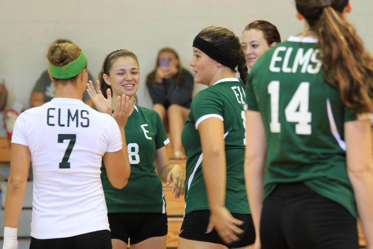 Women's Volleyball Splits Tri-Match at Curry