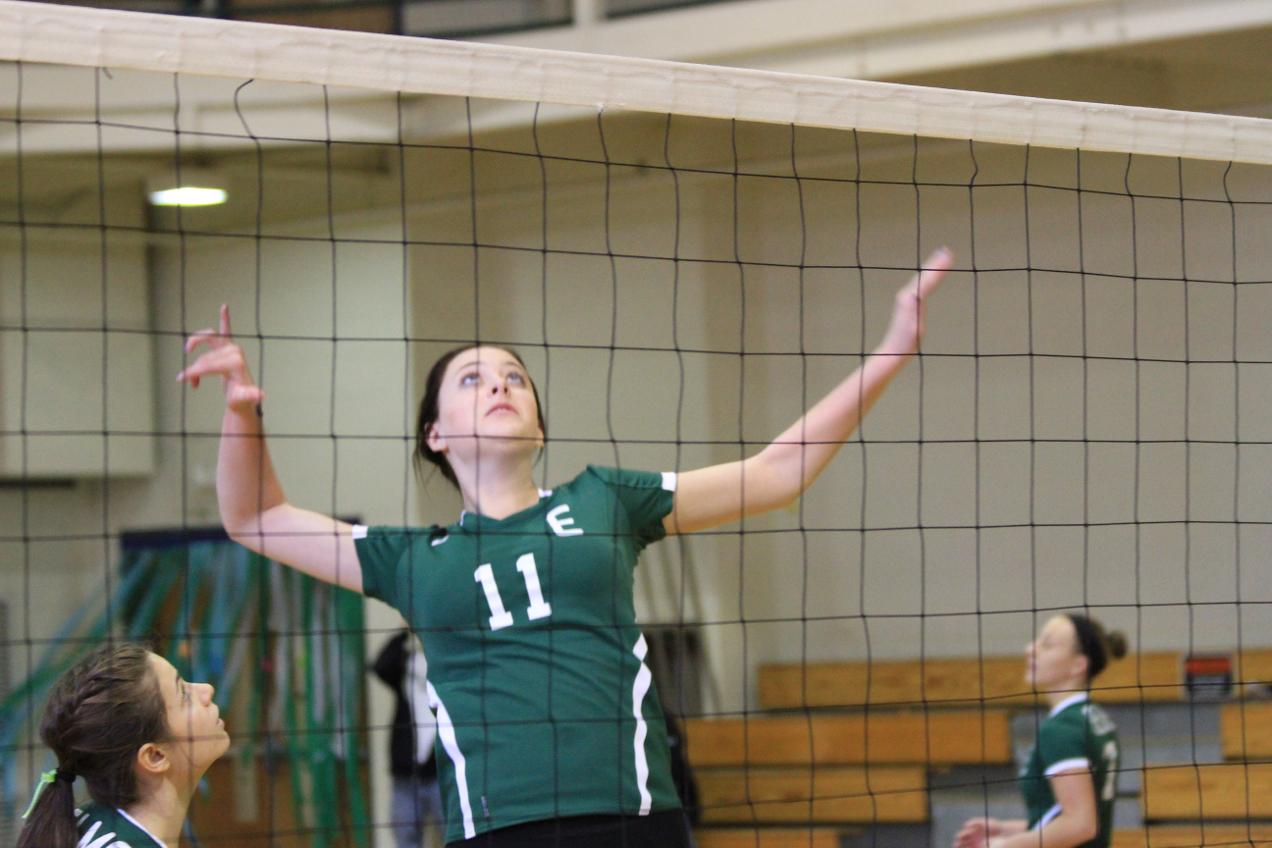 Women's Volleyball Sends Seniors Off With Win Over Mitchell