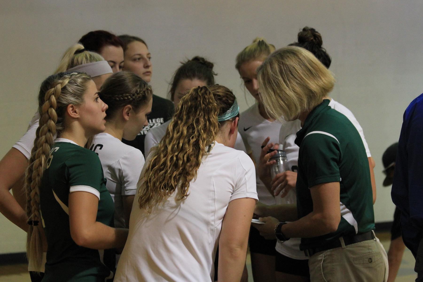 Women's Volleyball Splits At Mount Holyoke Tri-Match