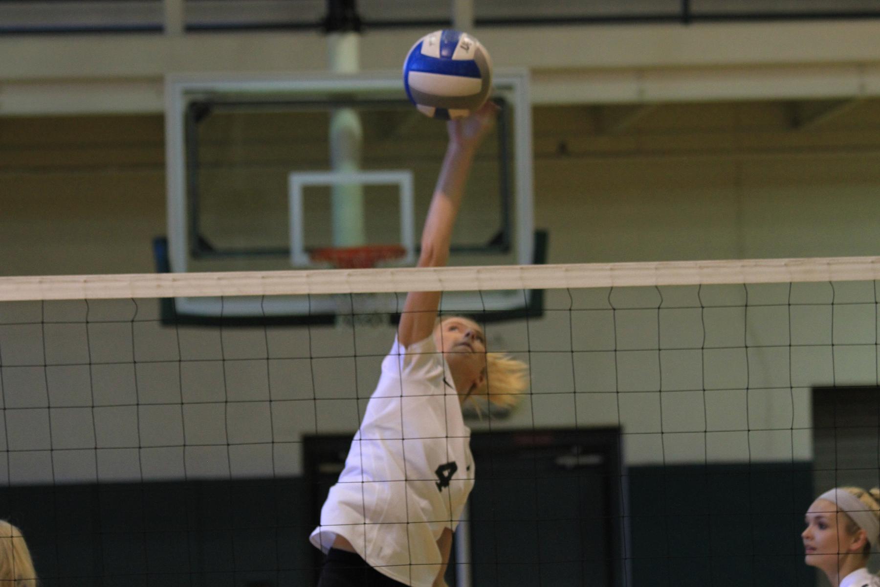 Women's Volleyball Sweeps York For First Victory