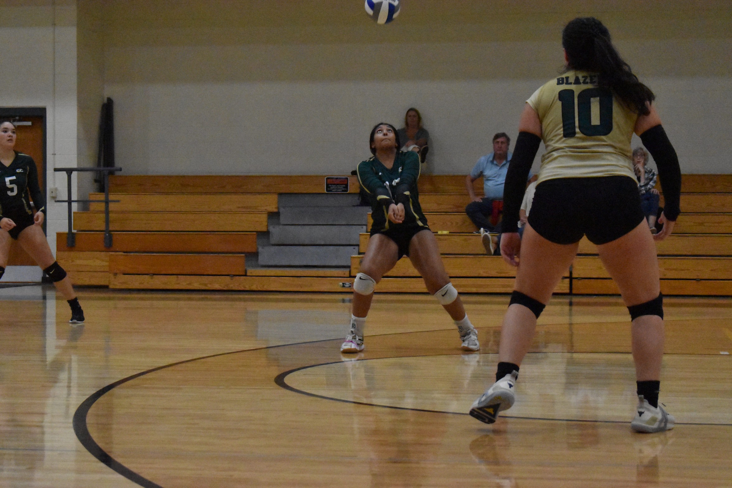 Women's Volleyball Drops Road Match Against the Mules