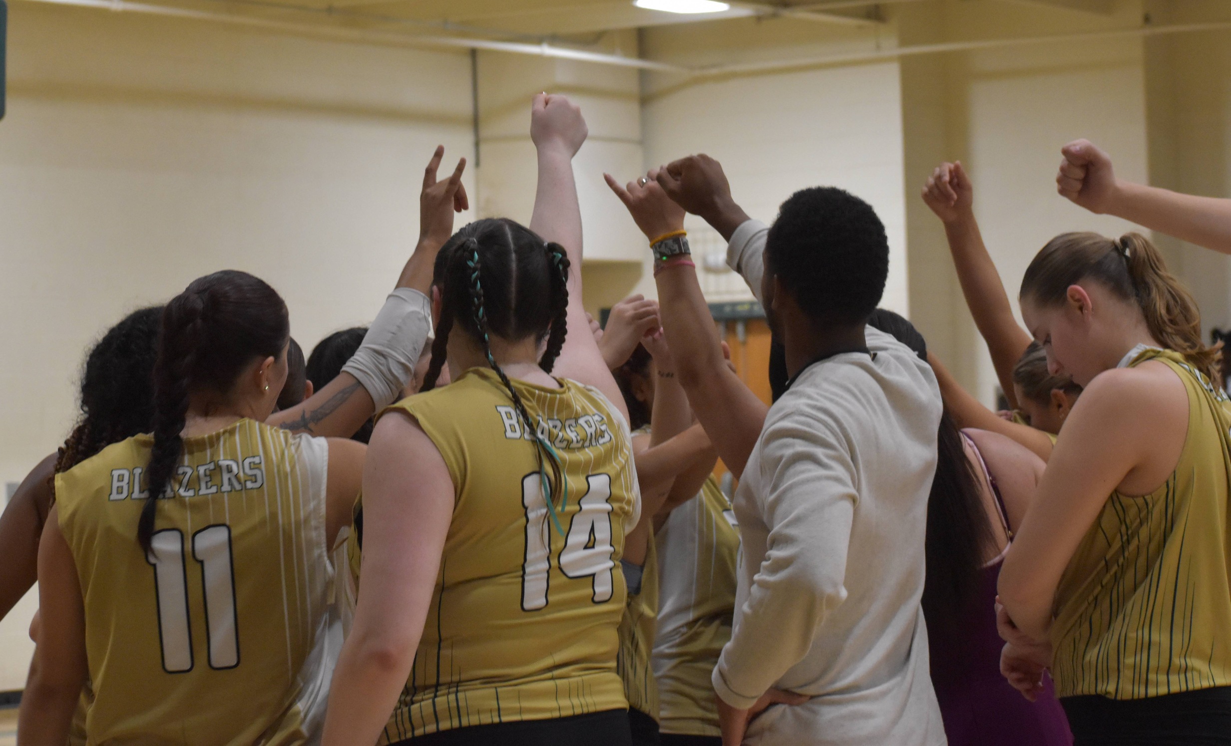 Women's Volleyball Takes Opening Set Against Western New England