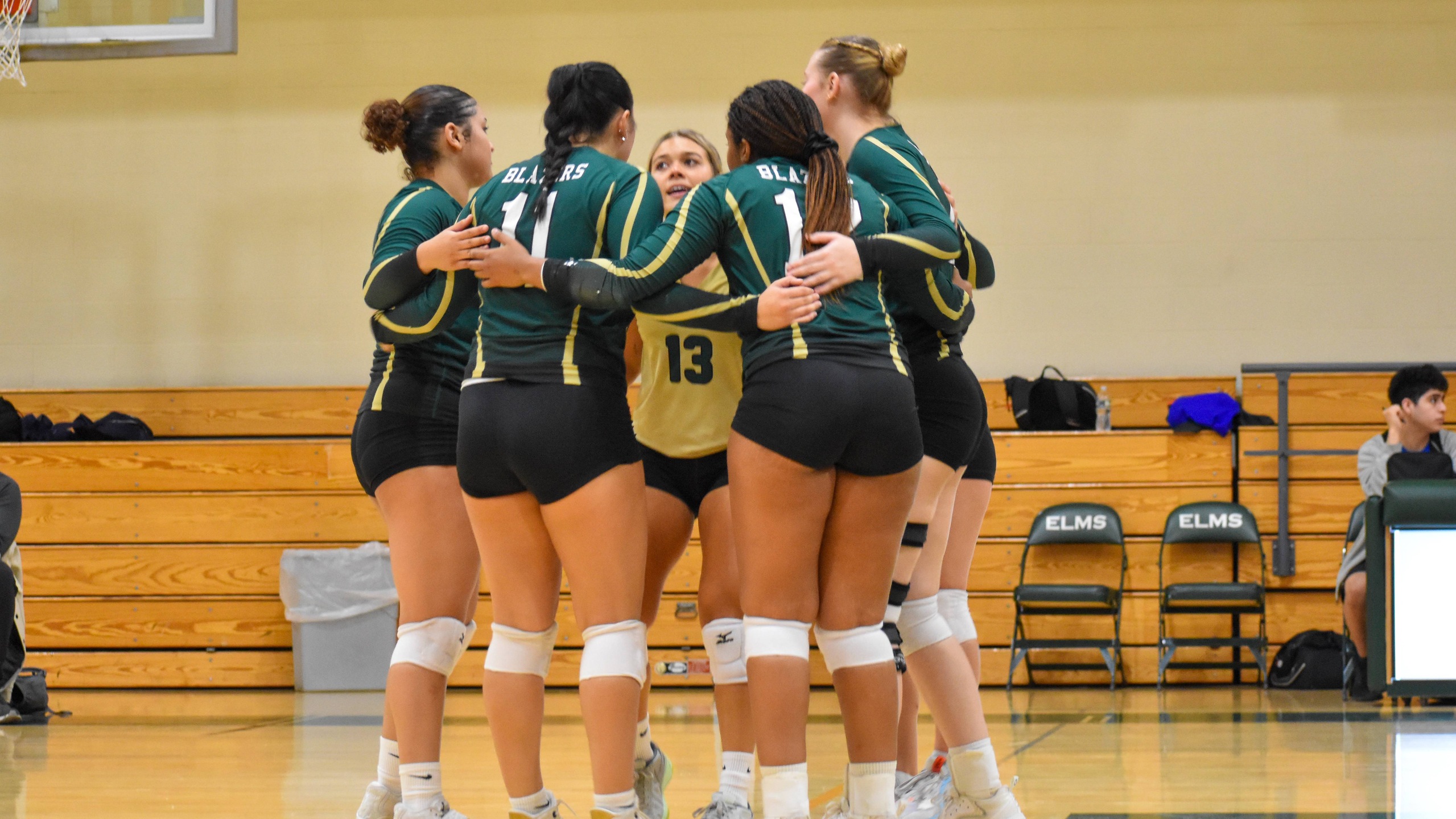 Women’s Volleyball Battles Late Against Emmanuel, but Saints Defeat Blazers 3-1