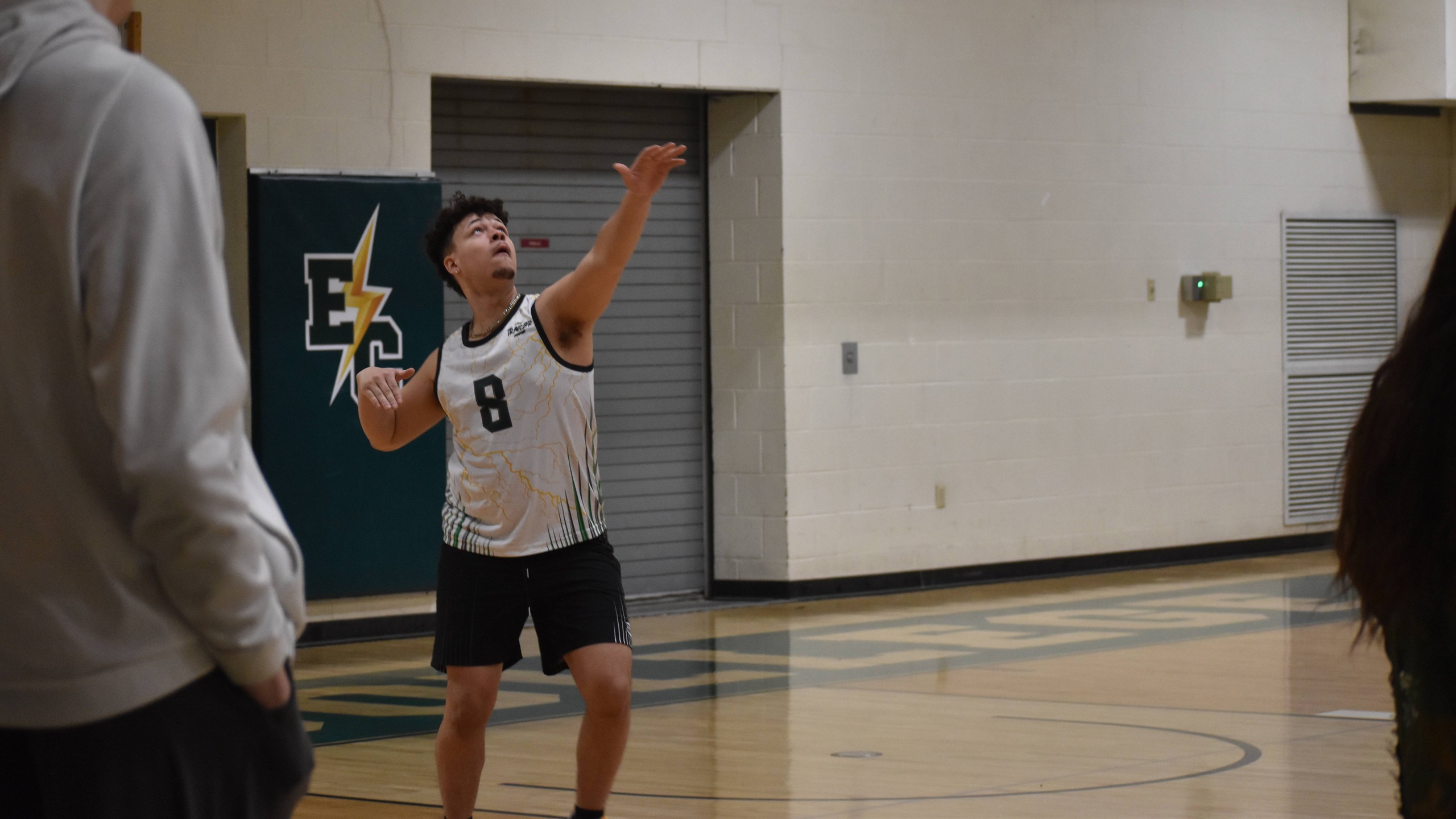 Men's Volleyball Splits Tri-Match vs Wentworth and Dean