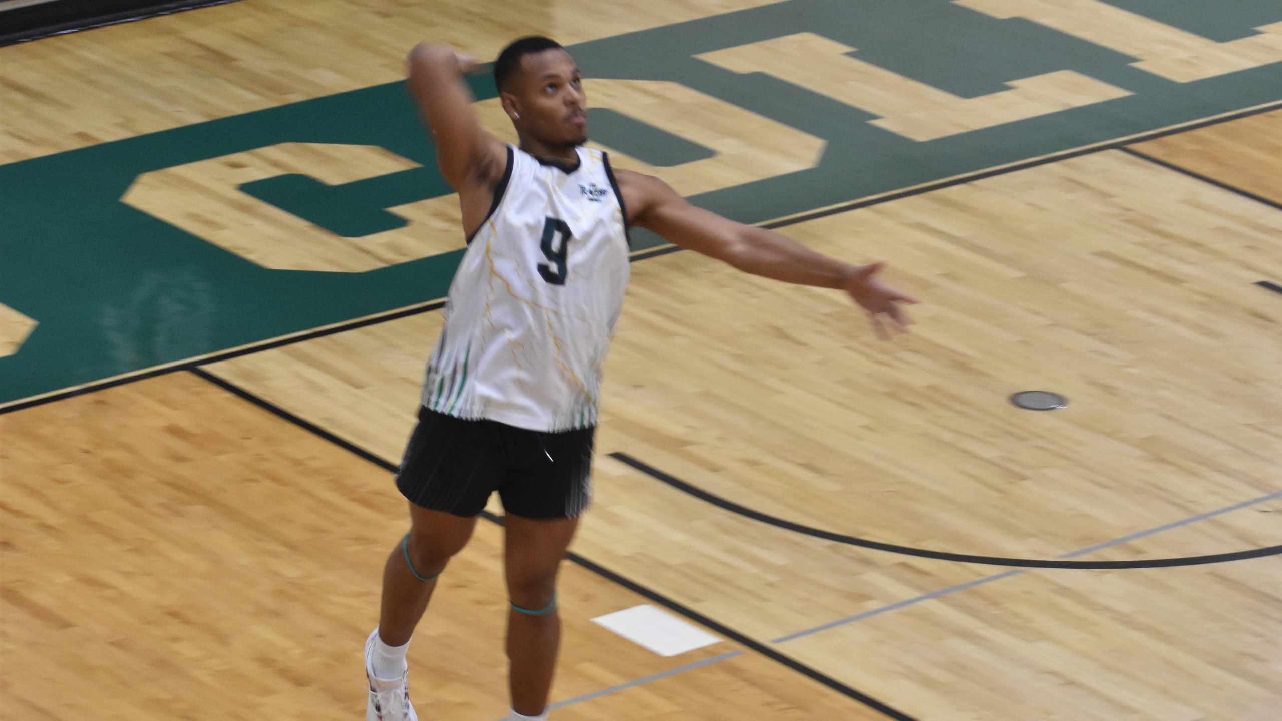 Men's Volleyball Sweeps Gators to Secure First Victory of the Season